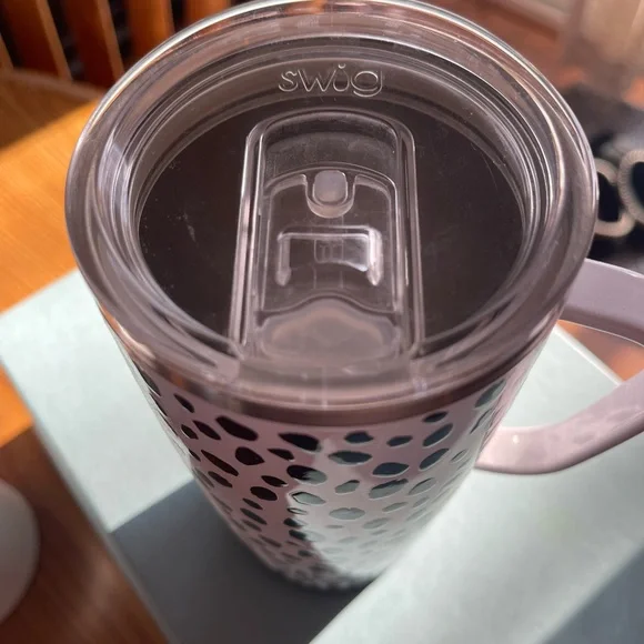 Swig coffee cup. - Picture 2 of 2